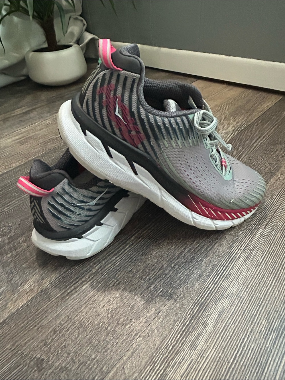 EUC HOKA One One Clifton 5 Women’s Running Shoe